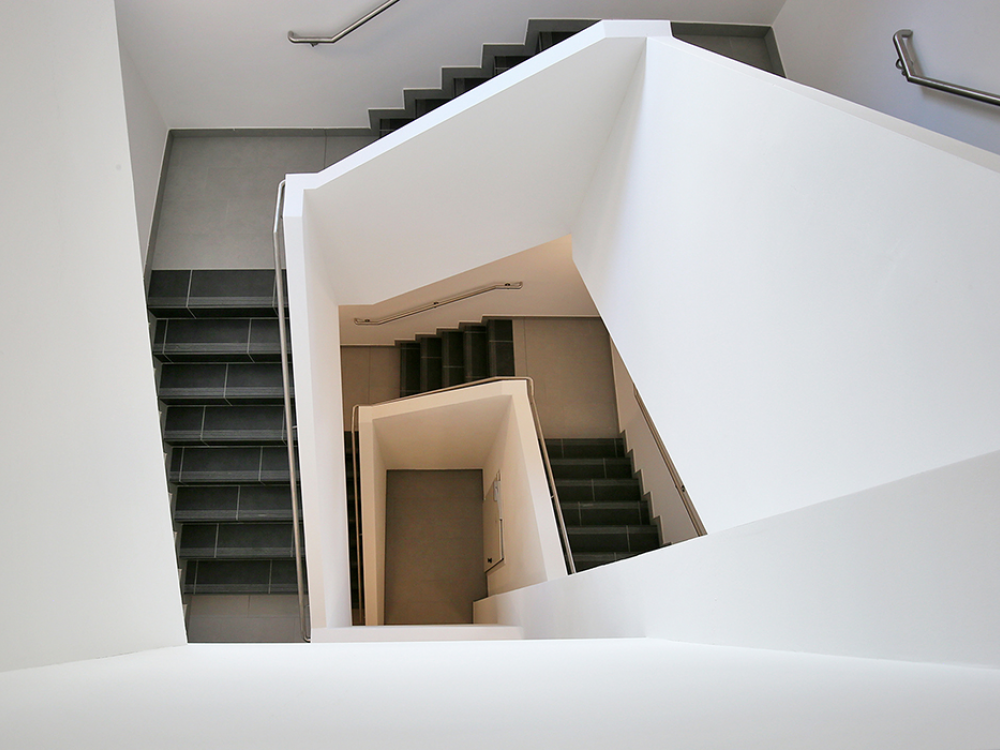 claud architekten Architektur Projekt Wien Stiegenhaus vom Wohnhaus